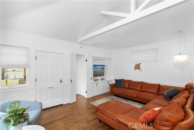 1029 Glenneyre Street, Laguna Beach CA: https://media.crmls.org/medias/6d2af9f4-056c-4729-98a3-db04f2c90307.jpg