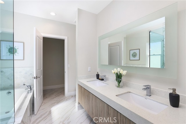 6 Oakmont Street, Phillips Ranch CA: https://media.crmls.org/medias/6d2bf809-1391-44c4-a735-50fd0f63b4a7.jpg
