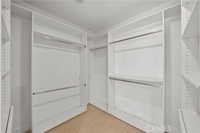 5025 Noble Avenue, Sherman Oaks CA: https://media.crmls.org/medias/6d2d571b-f2a6-485d-8797-46c363e710f3.jpg