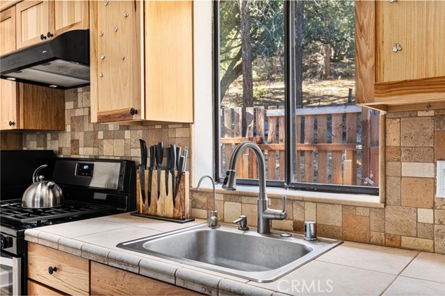 Detail Gallery Image 8 of 55 For 1408 Zermatt Dr, –,  CA 93222 - 3 Beds | 3/1 Baths