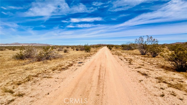 Detail Gallery Image 16 of 26 For 46330404 Earlimart St, Apple Valley,  CA 92307 - – Beds | – Baths