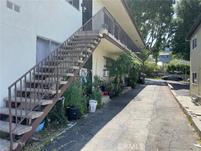 Detail Gallery Image 10 of 13 For 4953 Gambier St #4,  Los Angeles,  CA 90032 - 2 Beds | 1 Baths