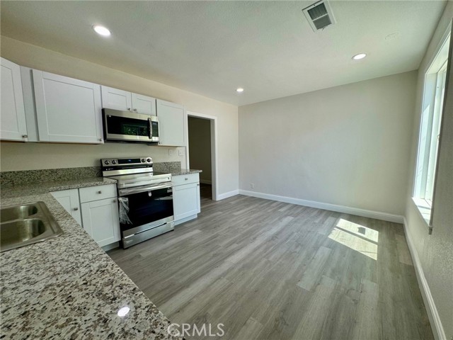 Detail Gallery Image 6 of 9 For 1910 E St, Merced,  CA 95340 - 2 Beds | 1 Baths