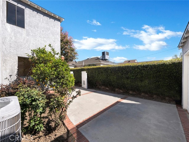 Detail Gallery Image 45 of 55 For 345 S Beachwood Dr, Burbank,  CA 91506 - 5 Beds | 3 Baths