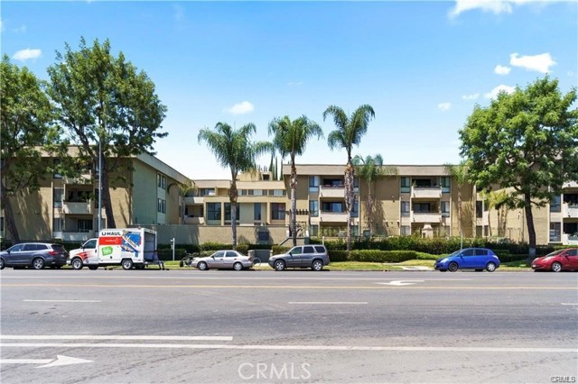 Detail Gallery Image 18 of 18 For 5009 Woodman Ave #116,  Sherman Oaks,  CA 91423 - 2 Beds | 2 Baths