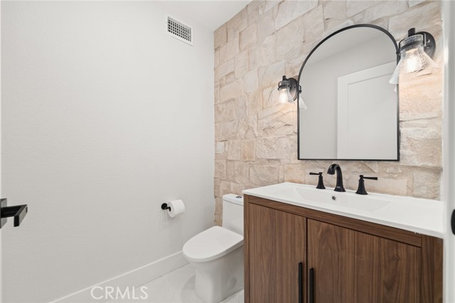 Detail Gallery Image 16 of 39 For 24362 via Santa Clara, Mission Viejo,  CA 92692 - 4 Beds | 3/1 Baths