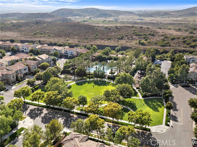 42 Castellana, Lake Forest CA: https://media.crmls.org/medias/6d30fedb-0096-4d66-9ce6-c410c838bc49.jpg