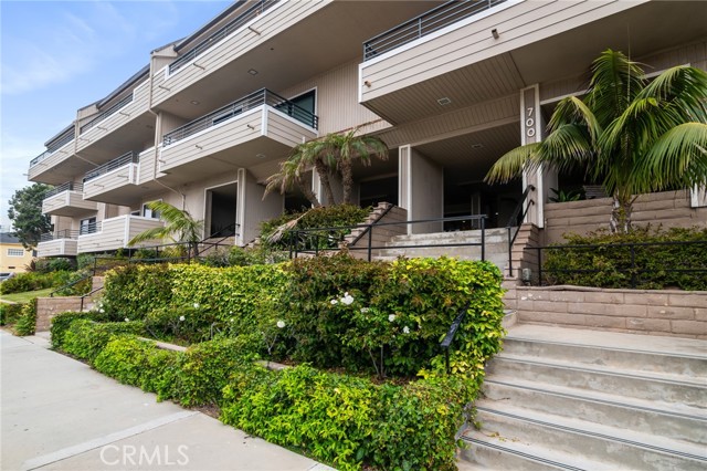 Tranquil curb appeal on the Esplanade