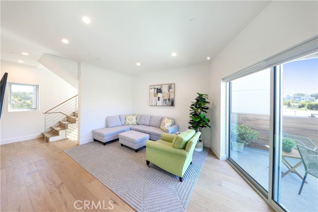 Detail Gallery Image 10 of 25 For 3920 E Coast Highway, Corona Del Mar,  CA 92625 - 3 Beds | 2/1 Baths