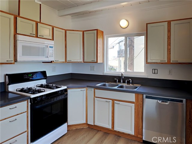 Detail Gallery Image 7 of 18 For 218 Cahuenga #2,  Oxnard,  CA 93035 - 2 Beds | 1 Baths