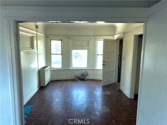 146 E 45th Street, Los Angeles CA: https://media.crmls.org/medias/6d3321e2-869d-42ab-818f-e511dfc17f16.jpg