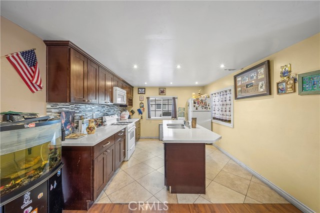 17333 Valley Boulevard, Fontana CA: https://media.crmls.org/medias/6d33d31c-9b23-47d3-8690-cd70a9f33643.jpg
