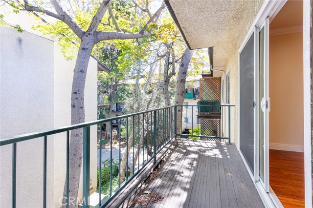 Detail Gallery Image 7 of 17 For 5460 White Oak Ave #K304,  Encino,  CA 91316 - 2 Beds | 2 Baths