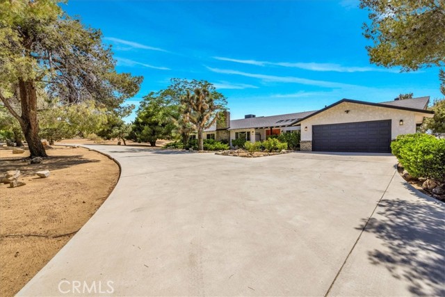 9124 Joshua Lane, Yucca Valley CA: https://media.crmls.org/medias/6d347ad6-19f0-4afd-94d9-c2756448552e.jpg