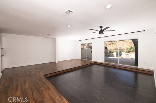 5760 Falling Leaf Lane, Jurupa Valley CA: https://media.crmls.org/medias/6d34d9eb-6705-43c3-81ea-0f5897c56e67.jpg