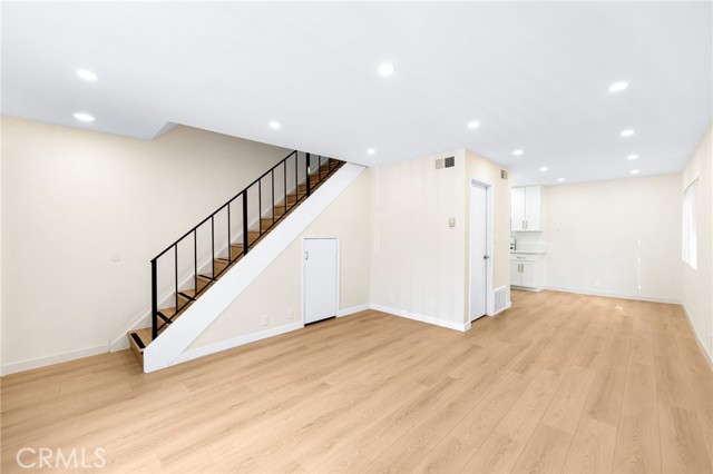 Detail Gallery Image 2 of 18 For 333 Riverdale Dr 1a,  Glendale,  CA 91204 - 2 Beds | 1/1 Baths