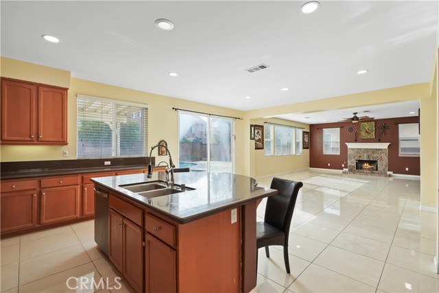 6116 W Avenue K9, Lancaster CA: https://media.crmls.org/medias/6d353076-0517-4985-b33e-ffc873d6efb9.jpg