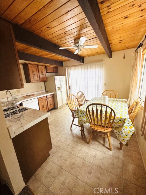 Detail Gallery Image 5 of 16 For 610 Holmes, Sugarloaf,  CA 92386 - 2 Beds | 1/1 Baths