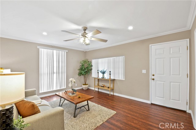 Detail Gallery Image 3 of 20 For 13439 Roselle Ave, Hawthorne,  CA 90250 - 3 Beds | 2 Baths