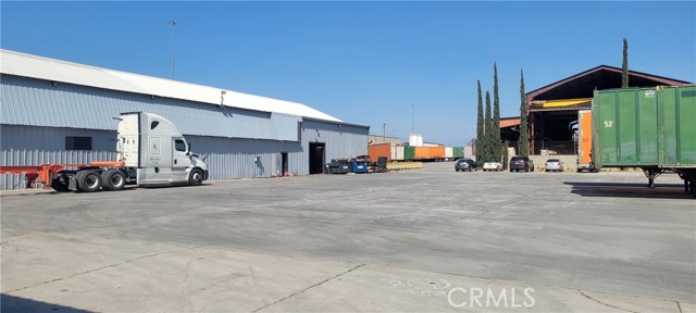 1960 S Date Avenue, Bloomington, California 92316, ,Commercial Lease,For Rent,1960 S Date Avenue,CRTR24237222