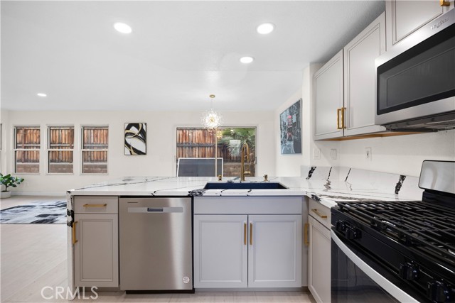 Detail Gallery Image 10 of 28 For 2407 Galisteo St, Corona,  CA 92882 - 3 Beds | 2/1 Baths