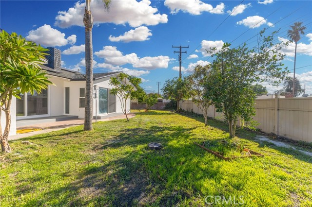 325 Echo Court, San Bernardino CA: https://media.crmls.org/medias/6d36fd11-1ae1-4dde-8496-a08a1a0332dd.jpg