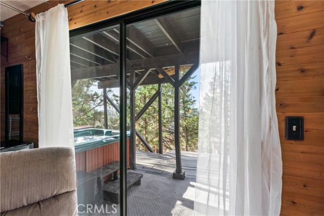 1944 Willow, Running Springs CA: https://media.crmls.org/medias/6d37a03b-72be-49b5-bd10-77631cb0cc58.jpg