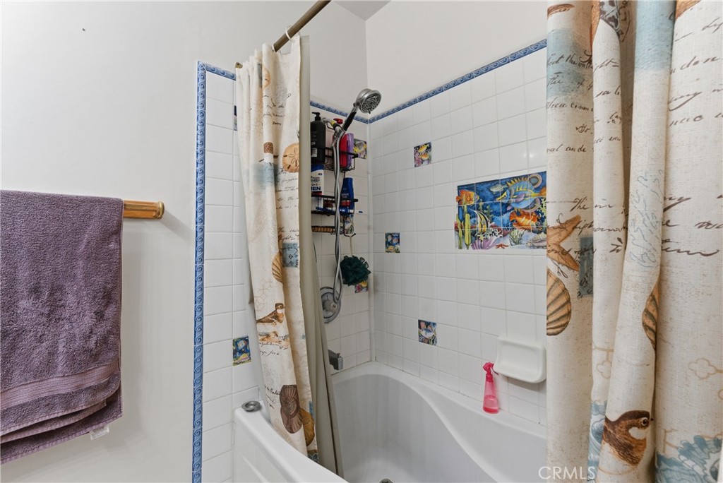 https://media.crmls.org/medias/6d37c4be-b337-4fdf-bc87-9aa41f54ab54.jpg?preset=X-Large