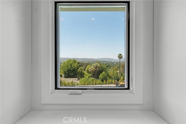 23241 Aetna Street, Woodland Hills CA: https://media.crmls.org/medias/6d399aef-8272-48a4-afc5-f491b415d9fb.jpg