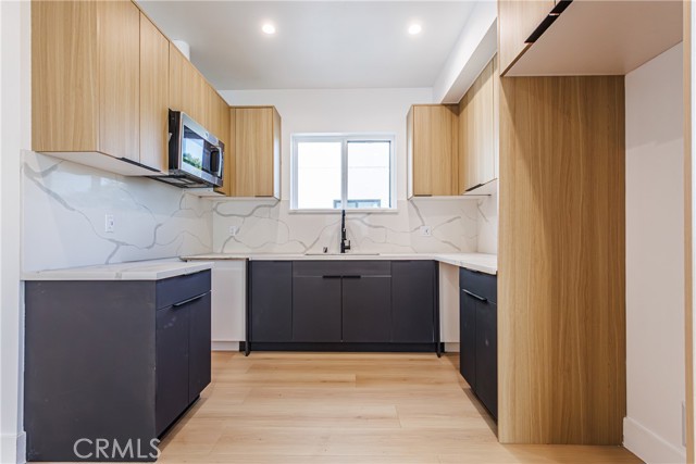 Detail Gallery Image 15 of 26 For 5209 W 20th St #2,  Los Angeles,  CA 90016 - 3 Beds | 3/1 Baths