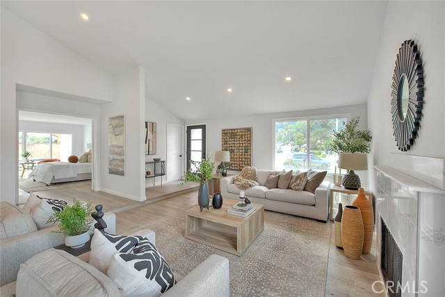 Detail Gallery Image 4 of 49 For 1502 Hedgepath, Hacienda Heights,  CA 91745 - 6 Beds | 4 Baths