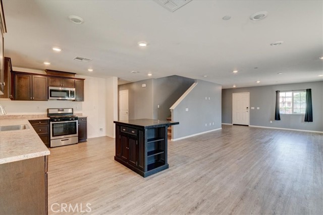 Detail Gallery Image 8 of 28 For 838 Avenida Del Rio, San Jacinto,  CA 92582 - 4 Beds | 3 Baths