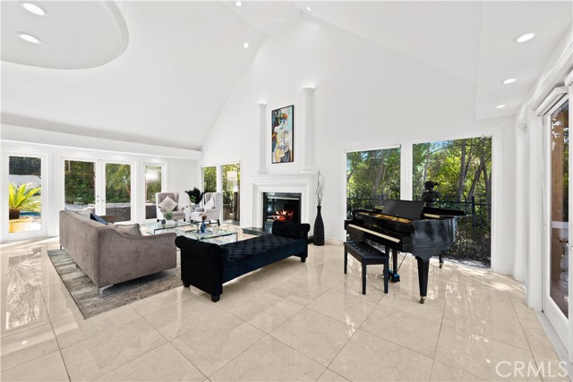 Detail Gallery Image 2 of 64 For 16221 Elisa Pl, Encino,  CA 91436 - 5 Beds | 5/1 Baths