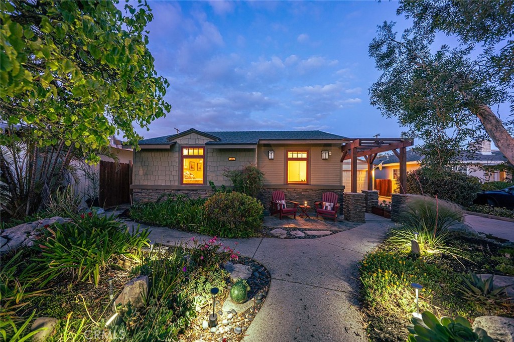 386 Los Altos Avenue