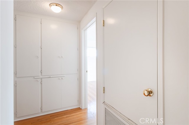 Detail Gallery Image 16 of 50 For 9659 Calvin, Northridge,  CA 91324 - 3 Beds | 3 Baths