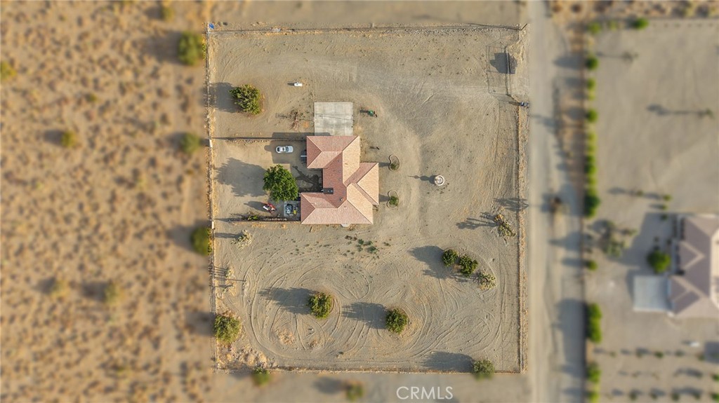 https://media.crmls.org/medias/6d3d1f4f-630a-4eca-bb8a-2c50e30ac9f0.jpg?preset=X-Large