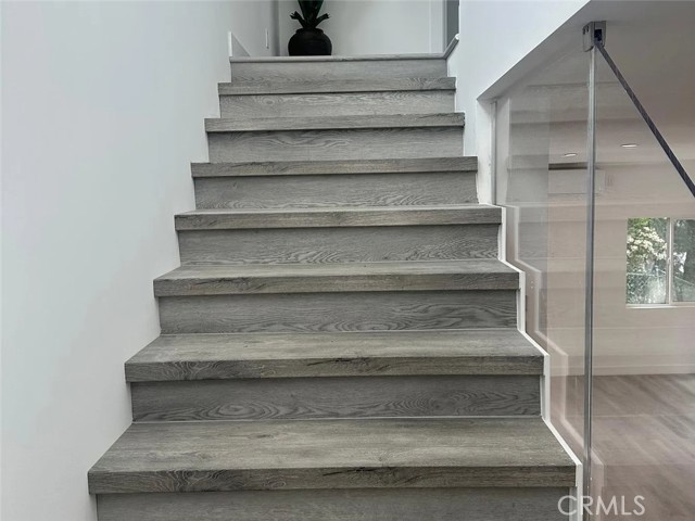 Detail Gallery Image 2 of 10 For 22823 Crespi St.,, Woodland Hills,  CA 91364 - 2 Beds | 2/1 Baths