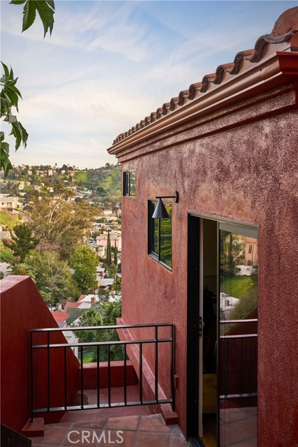 Detail Gallery Image 29 of 30 For 3761 Glenalbyn, Los Angeles,  CA 90065 - 3 Beds | 3 Baths