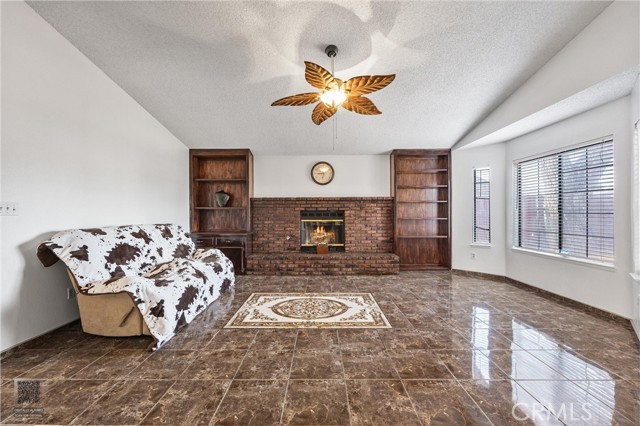 Detail Gallery Image 16 of 43 For 813 Orangewood, Bakersfield,  CA 93306 - 3 Beds | 2 Baths