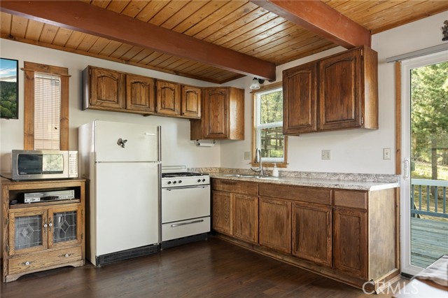 33133 Ridge Road, Arrowbear CA: https://media.crmls.org/medias/6d3e272a-0a08-4c4f-bd16-e1b156309bb7.jpg