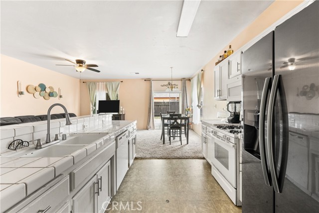 Detail Gallery Image 11 of 22 For 1213 E Bachelor, Bakersfield,  CA 93307 - 3 Beds | 2 Baths