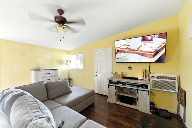 8876 Cypress Avenue, Riverside CA: https://media.crmls.org/medias/6d3f0037-22d2-4f95-9307-2b64908e5d80.jpg