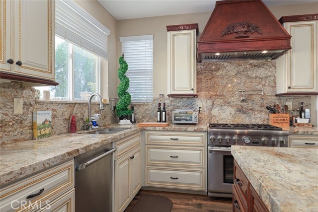 Detail Gallery Image 15 of 63 For 25 Corte Rivera, Lake Elsinore,  CA 92532 - 5 Beds | 3 Baths