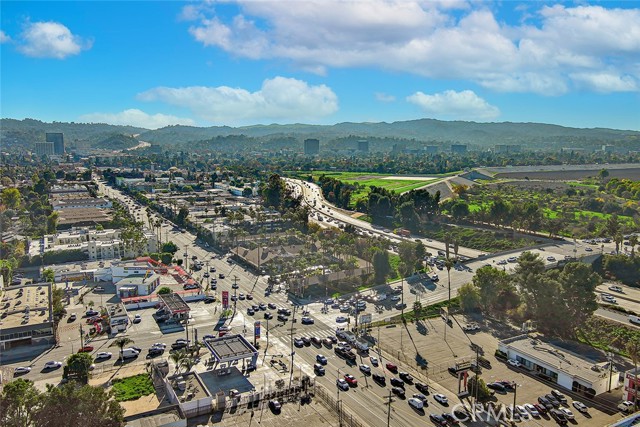 15217 Burbank Boulevard, Van Nuys CA: https://media.crmls.org/medias/6d40643f-f551-479e-b7e2-a41fb149ad9b.jpg