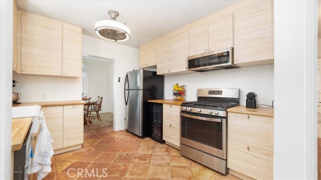 Detail Gallery Image 8 of 15 For 686 W 34th St, San Bernardino,  CA 92405 - 2 Beds | 1 Baths