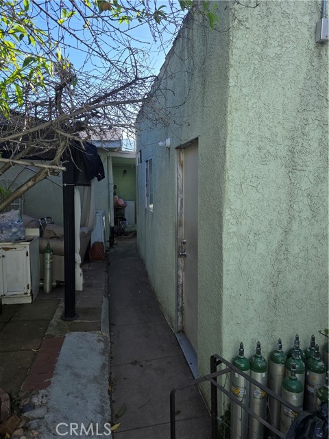 Detail Gallery Image 17 of 19 For 4920 Stratford, Los Angeles,  CA 90042 - – Beds | – Baths