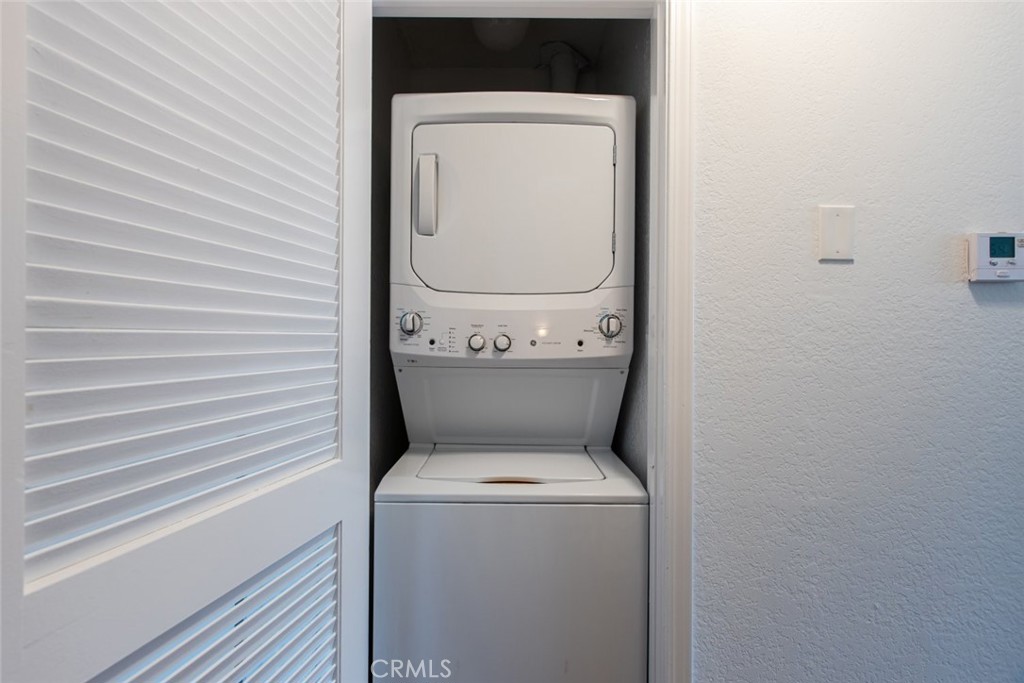 https://media.crmls.org/medias/6d42195c-89e8-47f6-b64a-35f5bc262002.jpg?preset=X-Large