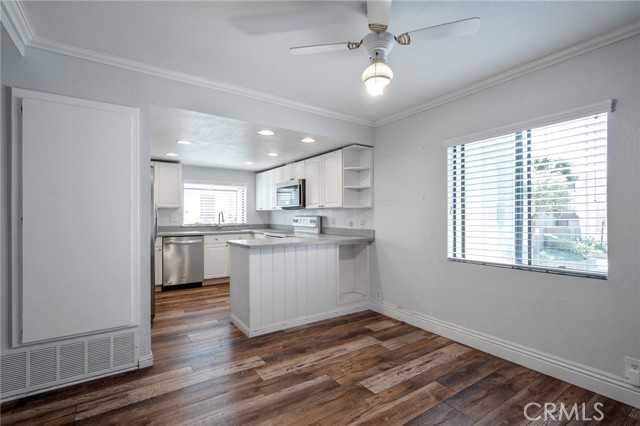 Detail Gallery Image 16 of 44 For 2005 W Culver Ave #11,  Orange,  CA 92868 - 3 Beds | 2 Baths