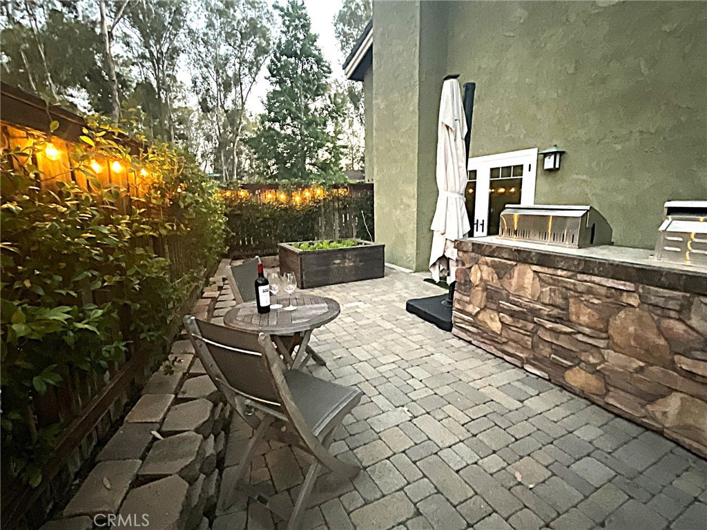 https://media.crmls.org/medias/6d44e23a-8579-479f-b9f2-632812a51a7e.jpg?preset=X-Large