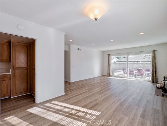 Detail Gallery Image 11 of 26 For 18938 Prairie St, Northridge,  CA 91324 - 4 Beds | 2 Baths